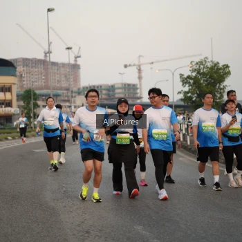 Runner Photo 3436518