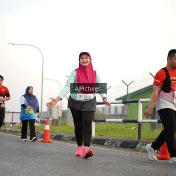 Runner Photo 3436905