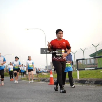 Runner Photo 3436913