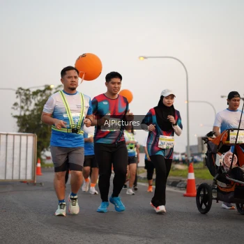 Runner Photo 3436934