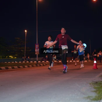 Runner Photo 3437901