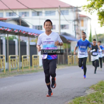 Runner Photo 3453816