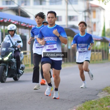 Runner Photo 3453870