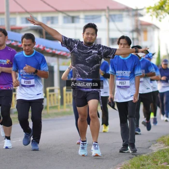 Runner Photo 3459149