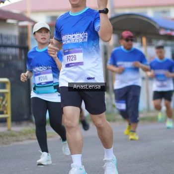 Runner Photo 3459444