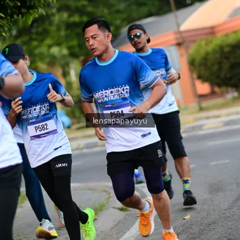 Runner Photo 3459617