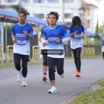 Runner Photo 3459834