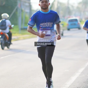 Runner Photo 3465759
