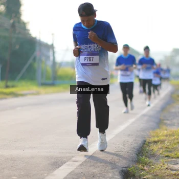 Runner Photo 3469405