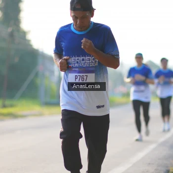 Runner Photo 3469413