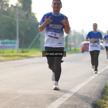 Runner Photo 3469935