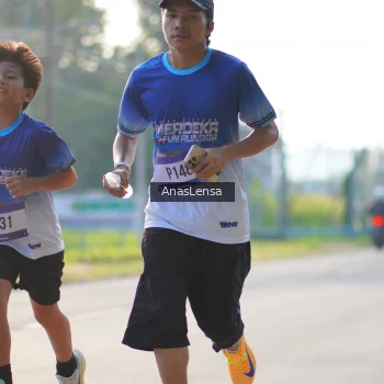 Runner Photo 3470693
