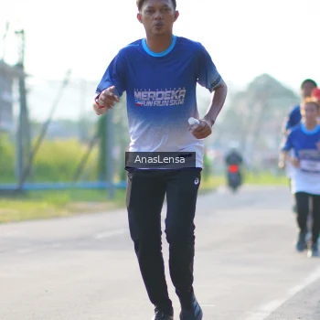 Runner Photo 3470756