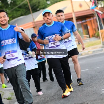 Runner Photo 3471975