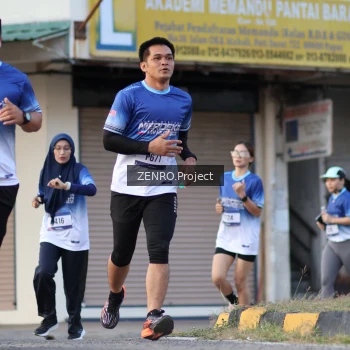 Runner Photo 3472834