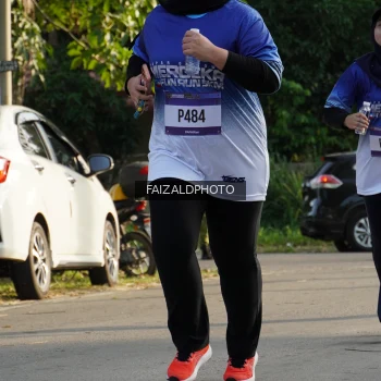 Runner Photo 3476068