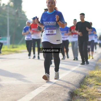 Runner Photo 3476235