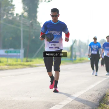 Runner Photo 3477876