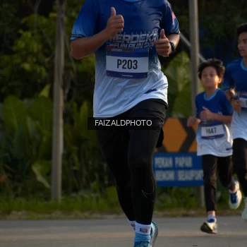 Runner Photo 3484389