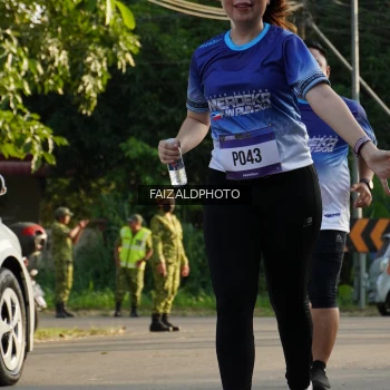 Runner Photo 3500043