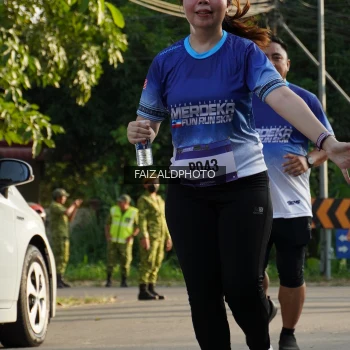 Runner Photo 3500044