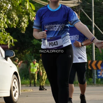 Runner Photo 3500047