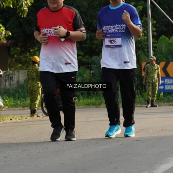 Runner Photo 3500455