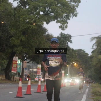Runner Photo 3555333