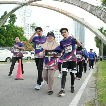 Runner Photo 3652021