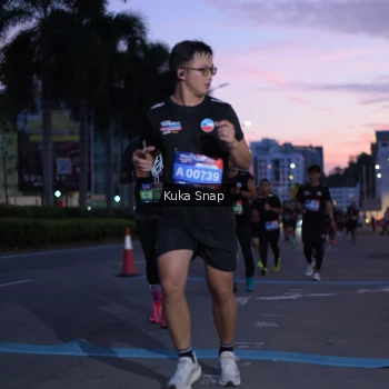 Runner Photo 3663001
