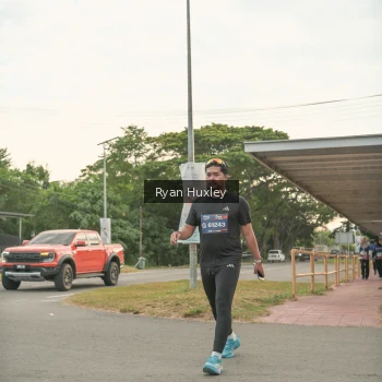 Runner Photo 3667000