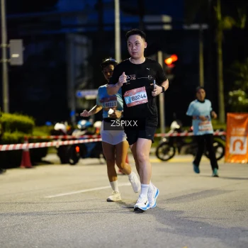 Runner Photo 3670001