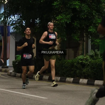 Runner Photo 3670003