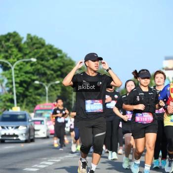 Runner Photo 3678043