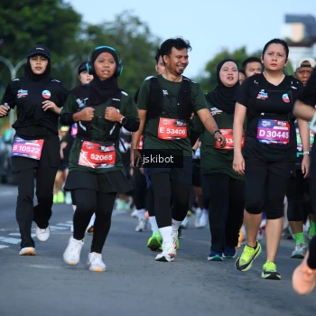 Runner Photo 3682336