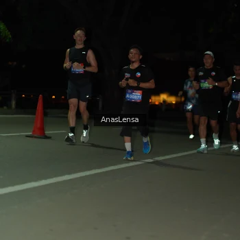 Runner Photo 3682973
