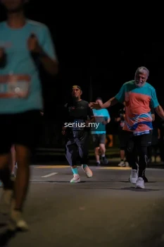 Runner Photo 3683296