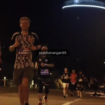 Runner Photo 3683655