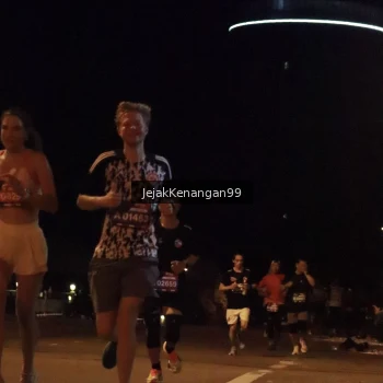 Runner Photo 3683695