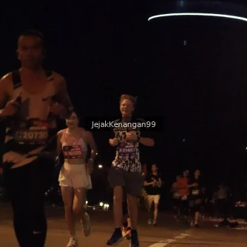 Runner Photo 3683743