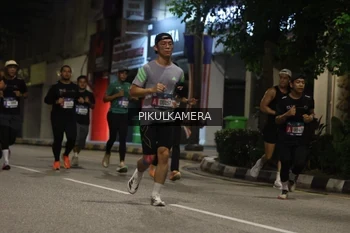 Runner Photo 3684003