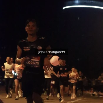 Runner Photo 3684695