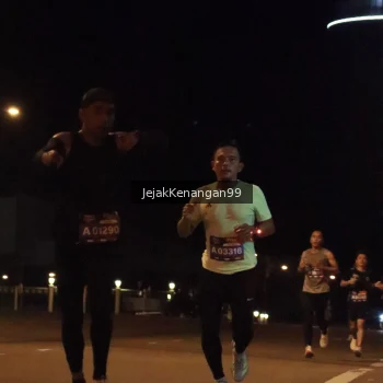 Runner Photo 3685376