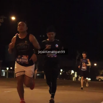 Runner Photo 3686624