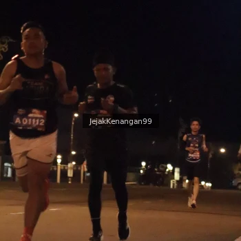 Runner Photo 3686672