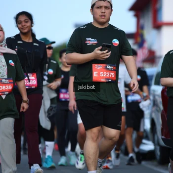 Runner Photo 3692018