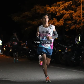 Runner Photo 3693676