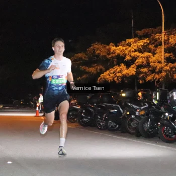 Runner Photo 3694592