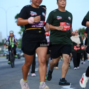 Runner Photo 3695017