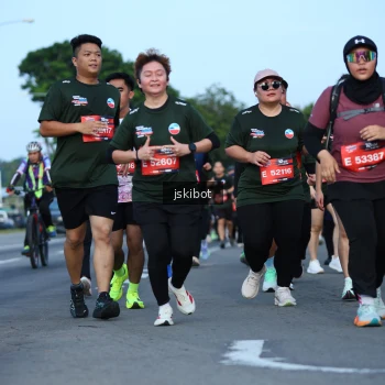 Runner Photo 3695030